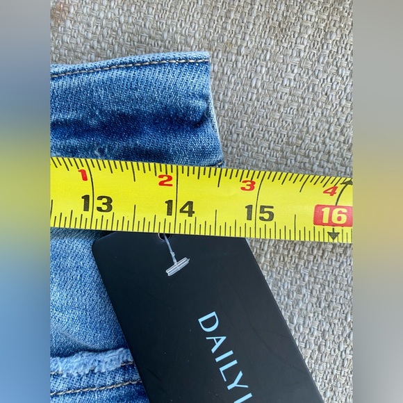 Flying Monkey Jeans Women’s 28 Distressed Blue Jeans Distressed Denim NWT - Picture 7 of 10